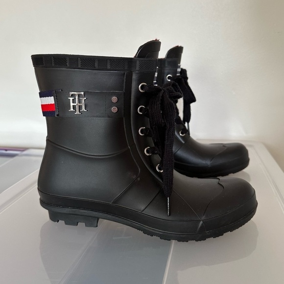 Tommy Hilfiger Ankle High Lace Up Rain Boots Size 9 - Picture 2 of 14